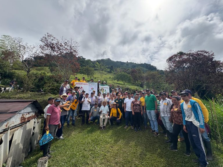 Caficultores de Támesis, Antioquia, se capacitaron en nutrición y fertilización del café