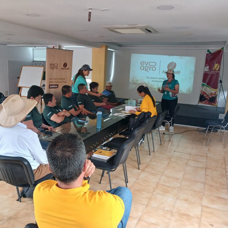La alianza Evoagro-Agrocafé socializo el plan Credicosecha con caficultores de La Plata, Huila