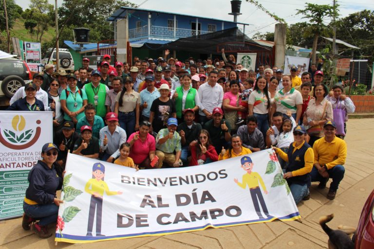 Caficultores fortalecieron sus conocimientos técnicos durante un día de campo en Aratoca, Santander