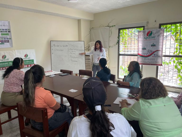 Capacitación en nutrición vegetal para la Asociación de Caficultoras y Artesanas de Argelia, Valle del Cauca