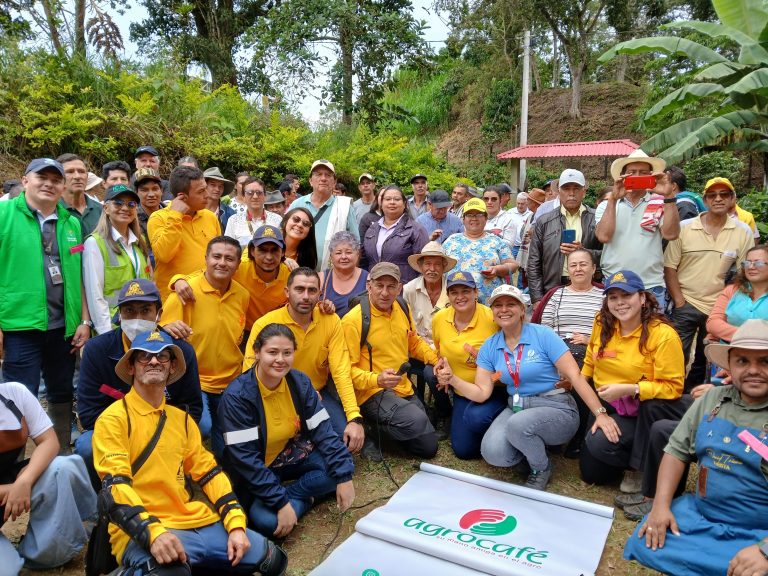 Día de campo en Bituima, Cundinamarca, fortaleciendo la nutrición vegetal en cafetales
