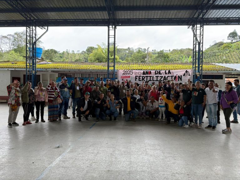Caficultores de Palestina recibieron capacitación en dosificación y nutrición vegetal con enfoque en Produkafé-Mg