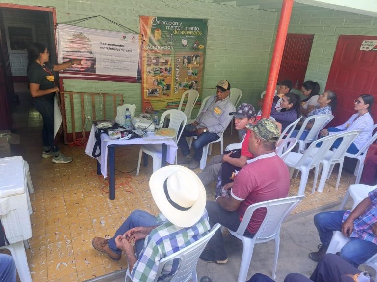Caficultores de Ciudad Bolívar fueron capacitados en análisis económico de la fertilización