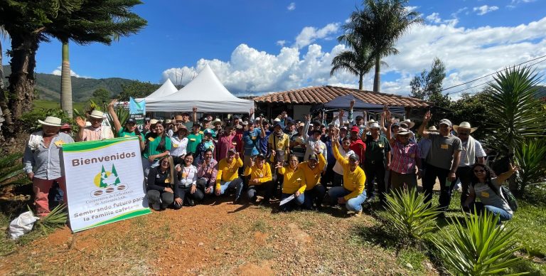 Fortalecimos conocimientos de caficultores antioqueños en nutrición del café en jornada de campo