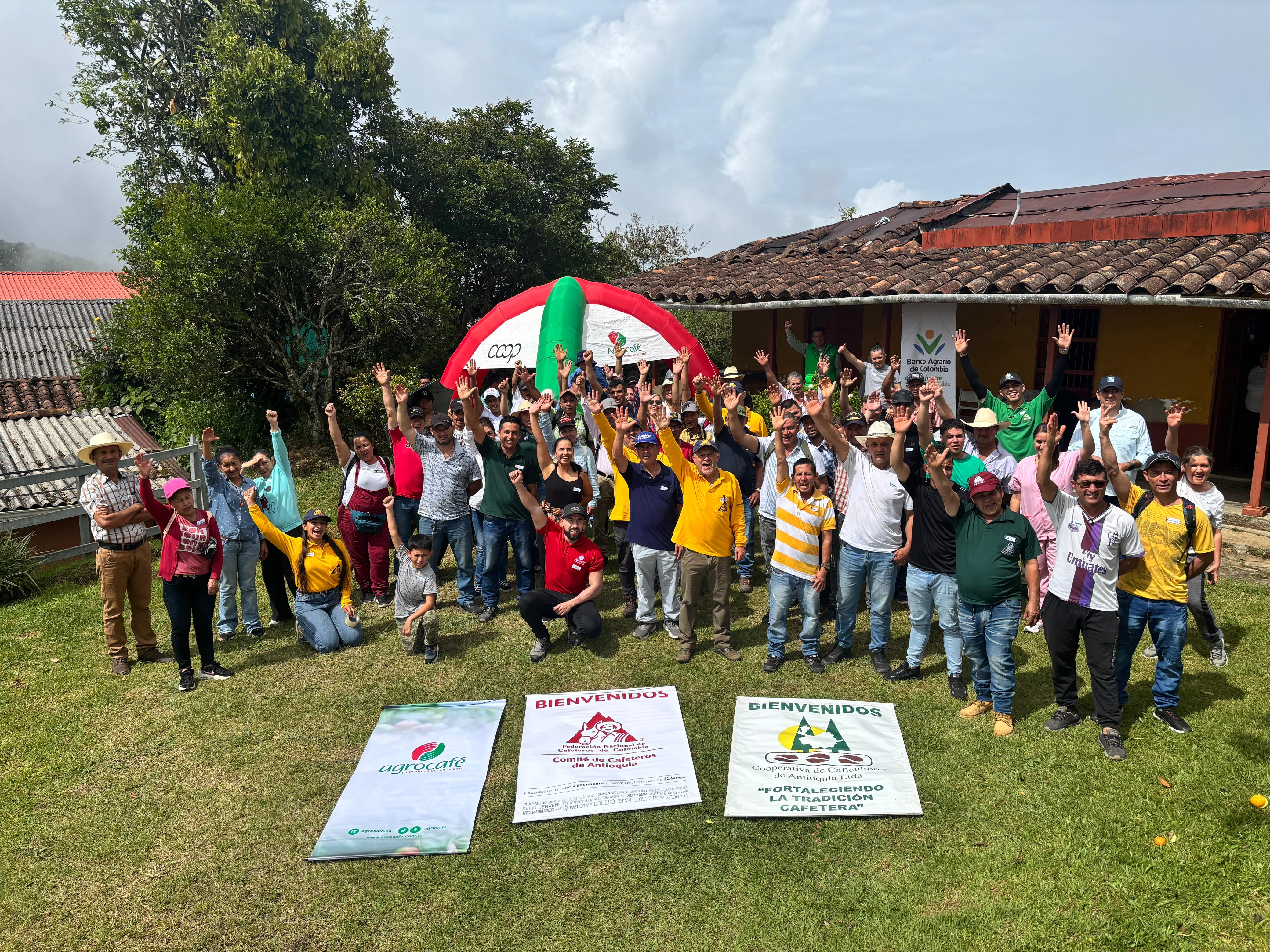 Jornada técnica en Heliconia reunió a 84 caficultores para hablar sobre fertilización y renovación del cafetal