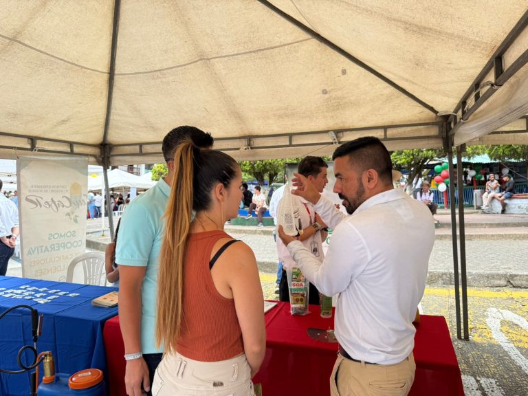 Caficultores de Apía conocieron alternativas de fertilización en evento “Calle del Café”