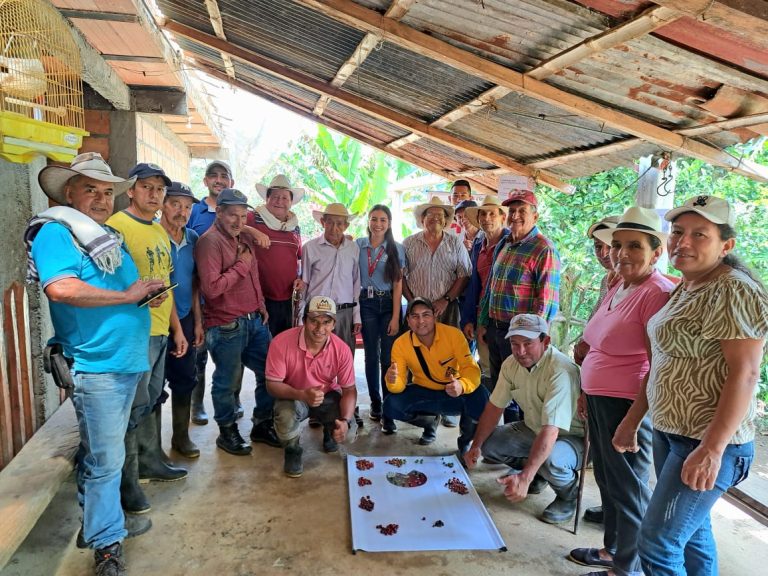 Caficultores de Coromoro fortalecieron sus conocimientos en renovación, nutrición y calidad del café