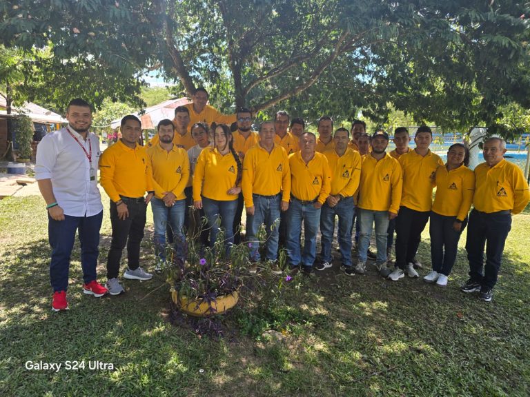 Agrocafé refuerza alianza con la FNC en jornada técnica con extensionistas en el Huila