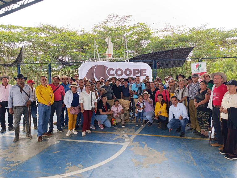 Foro Cafetero en Chitaraque reunió a 54 productores para fortalecer la nutrición vegetal y la productividad del cultivo