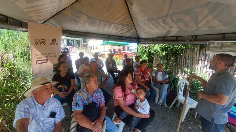 Exitosa socialización del «Plan 180 Risaralda» en jornada de campo con caficultores