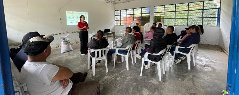 Socializamos los nuevos grados de fertilizantes en encuentro con caficultores de Pitalito