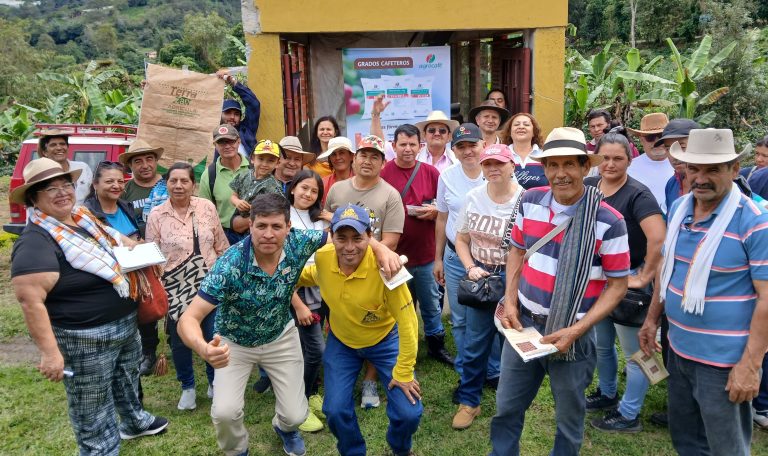 Más de 100 caficultores participaron en jornada de formación sobre fertilización en Anolaima, Cundinamarca