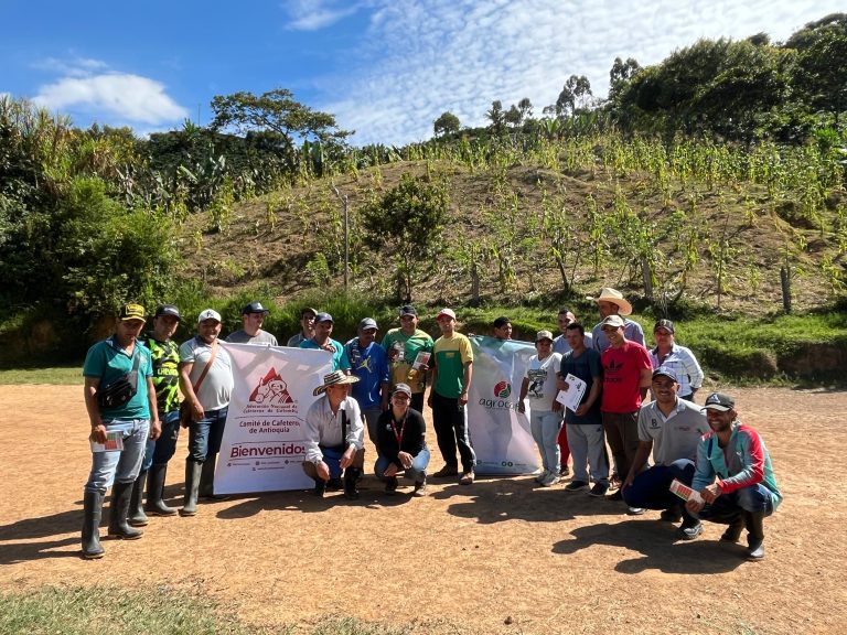 Jornada educativa en Betulia capacito a caficultores en cosecha asistida