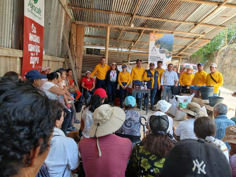Se impulsa la fertilización responsable y fortalece la caficultura en La Palma, Cundinamarca