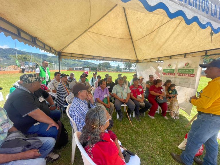 «2025: Año de la Fertilización» se refuerza a través de capacitación a caficultores en Toro, Valle del Cauca