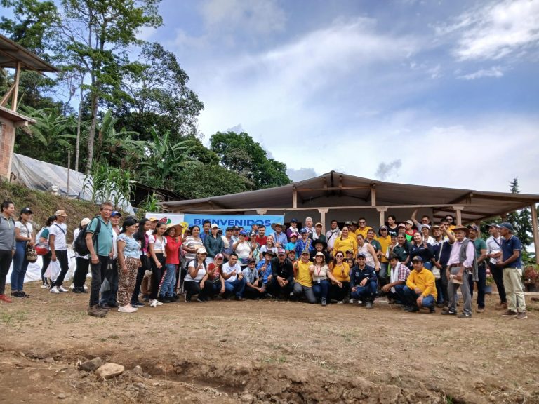 Caficultores recibieron capacitación técnica en el día de campo de Chaguaní, Cundinamarca