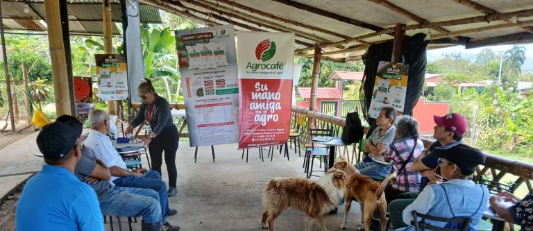 Socialización de los beneficios de Agrocacao en jornada de capacitación en Viotá, Cundinamarca