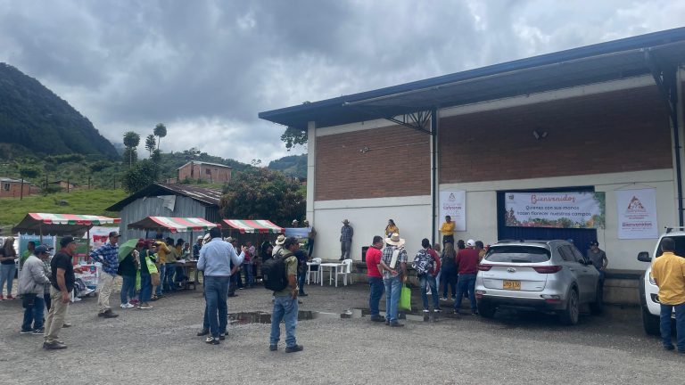 Agrocafé presento fertilizantes y herramientas 7P en la feria comercial de Jardín, Antioquia
