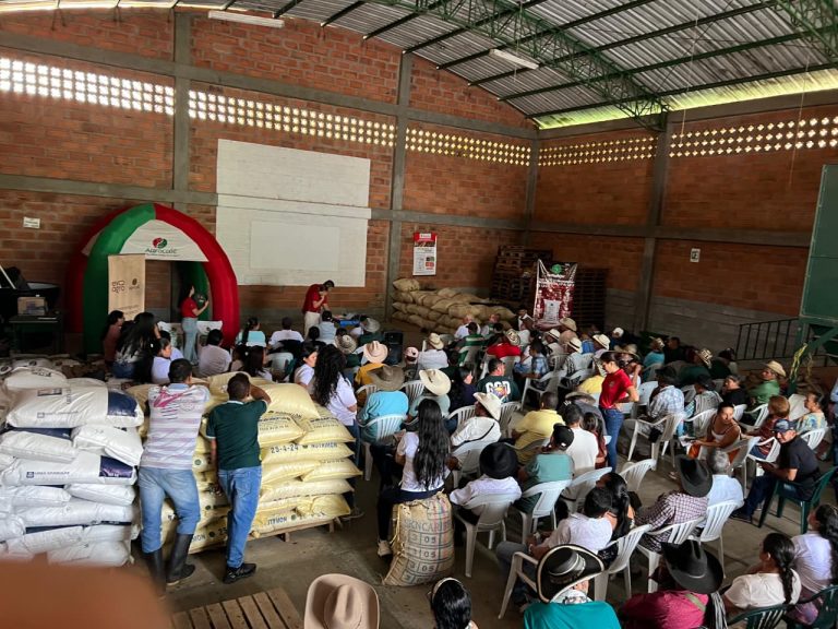 Agrocafé y EvoAgro capacitan a caficultores en reunión precosecha en Peque, Antioquia