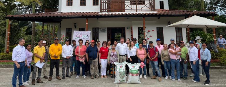 Entrega de fertilizantes beneficiará a más de 300 familias caficultoras víctimas del conflicto armado en el Huila