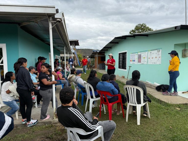 Caficultores de La Plata fortalecieron sus conocimientos en nutrición y análisis de suelos
